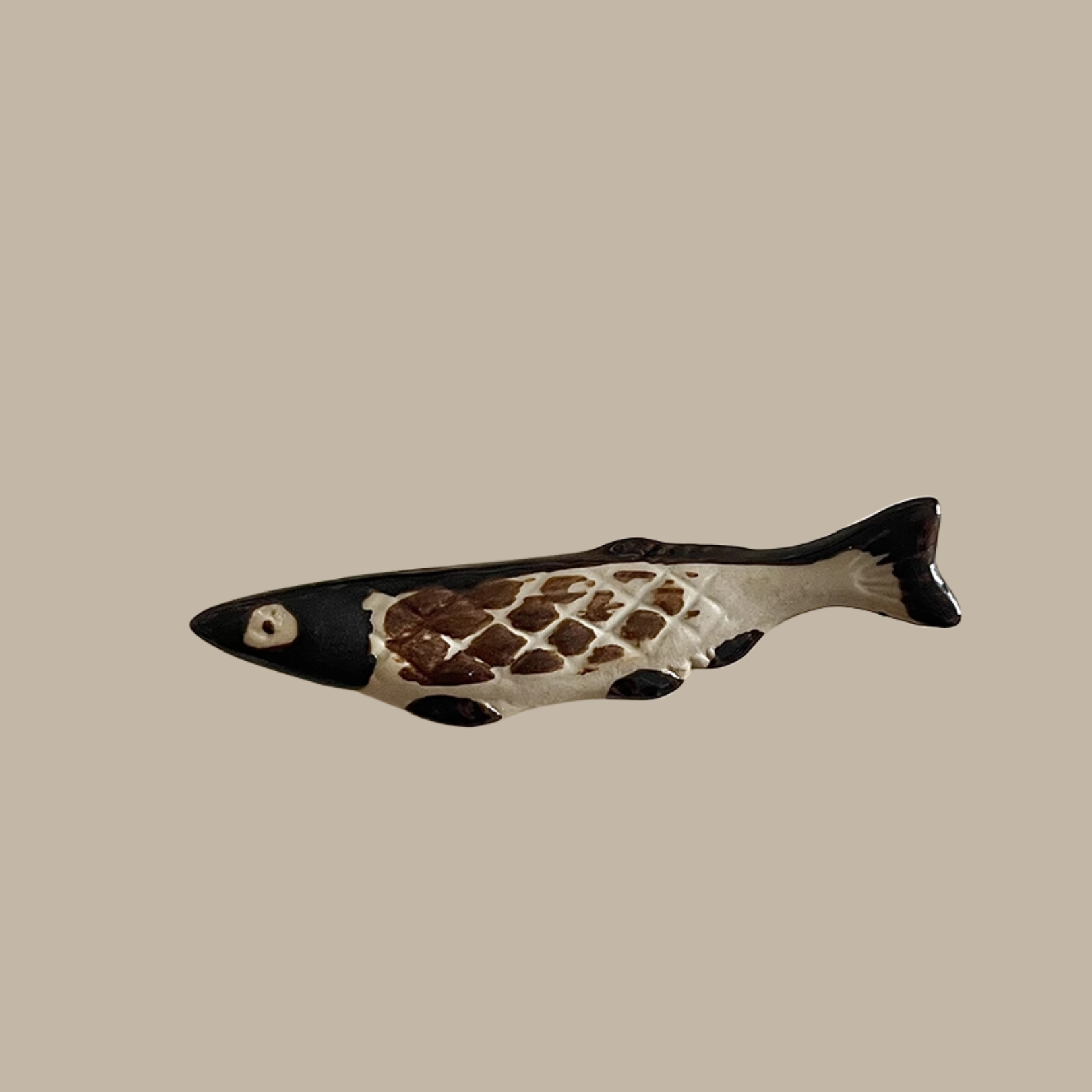 saury and puffer chopstick holder