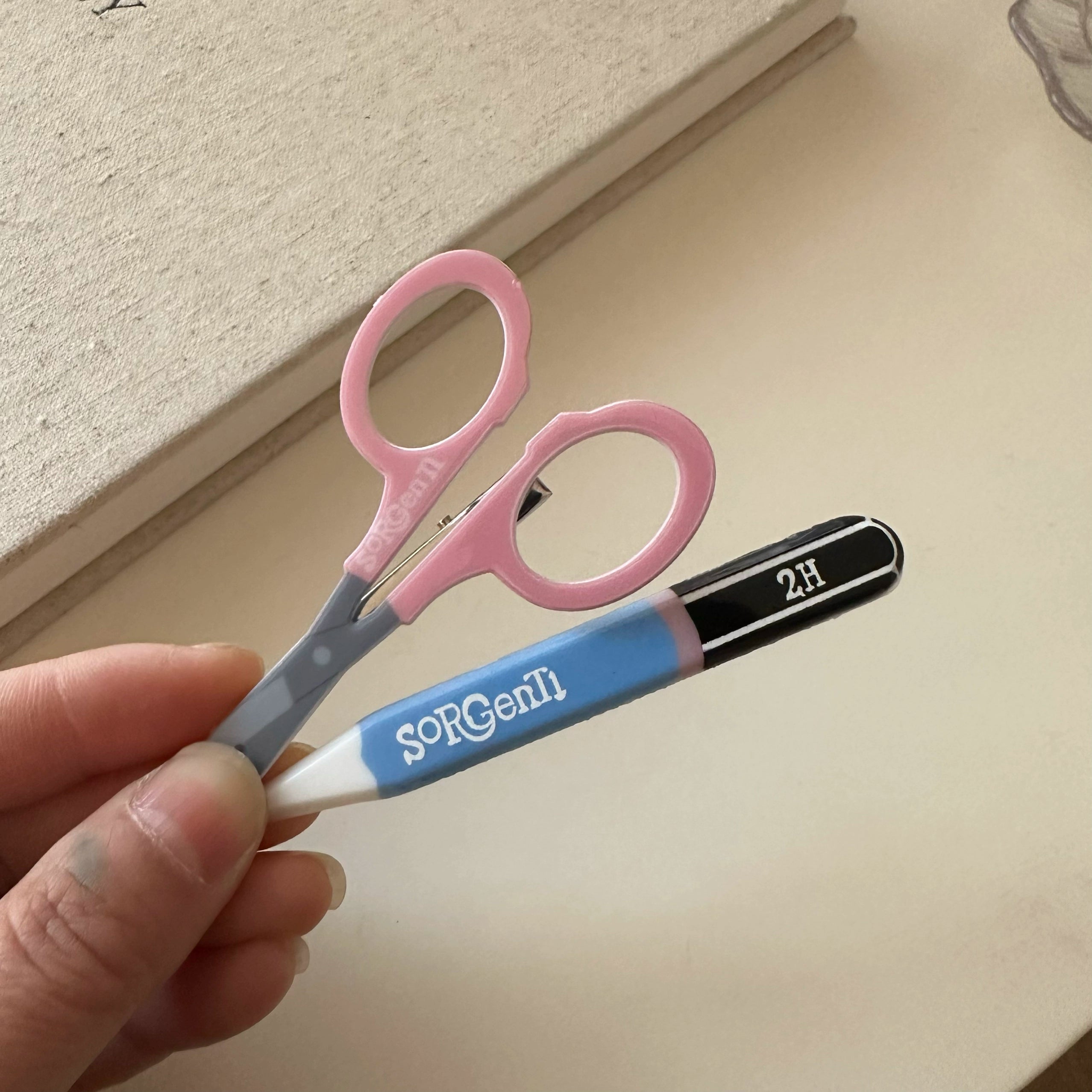 cute stationary hairclips ✏️✂️