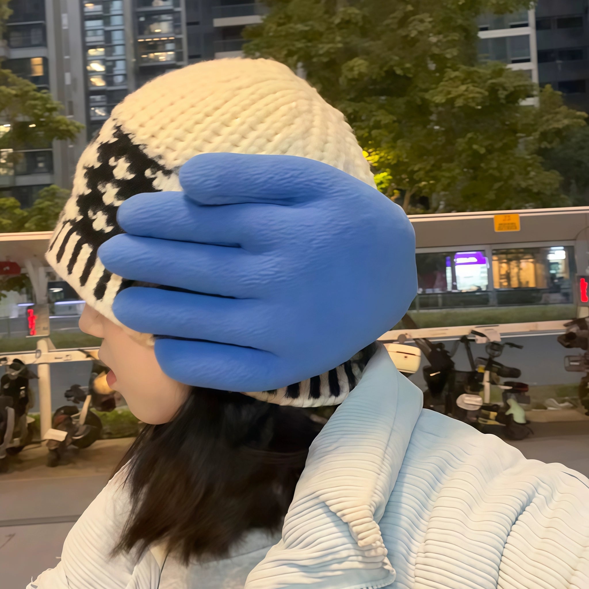 hands earmuffs