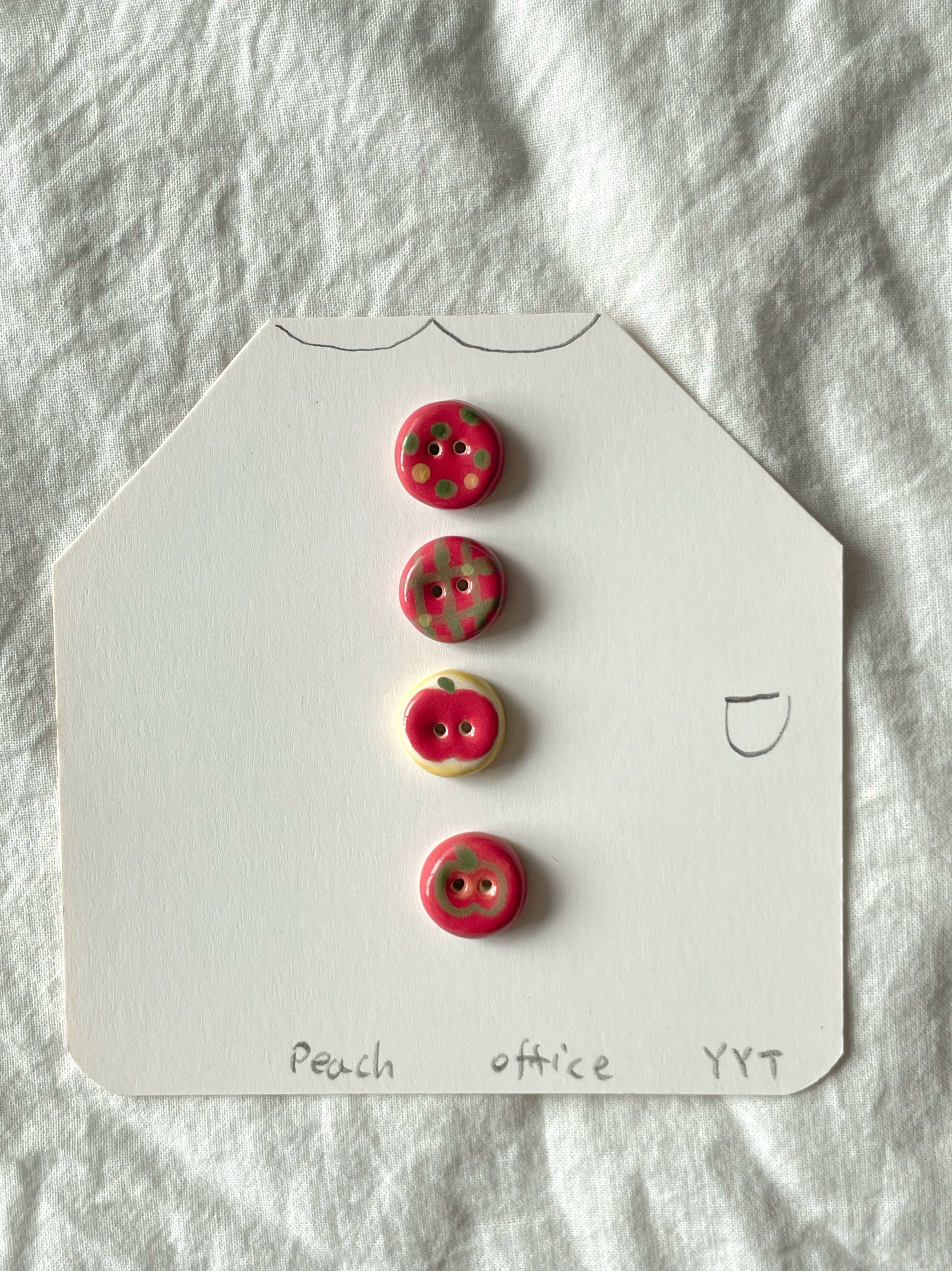 red apple buttons