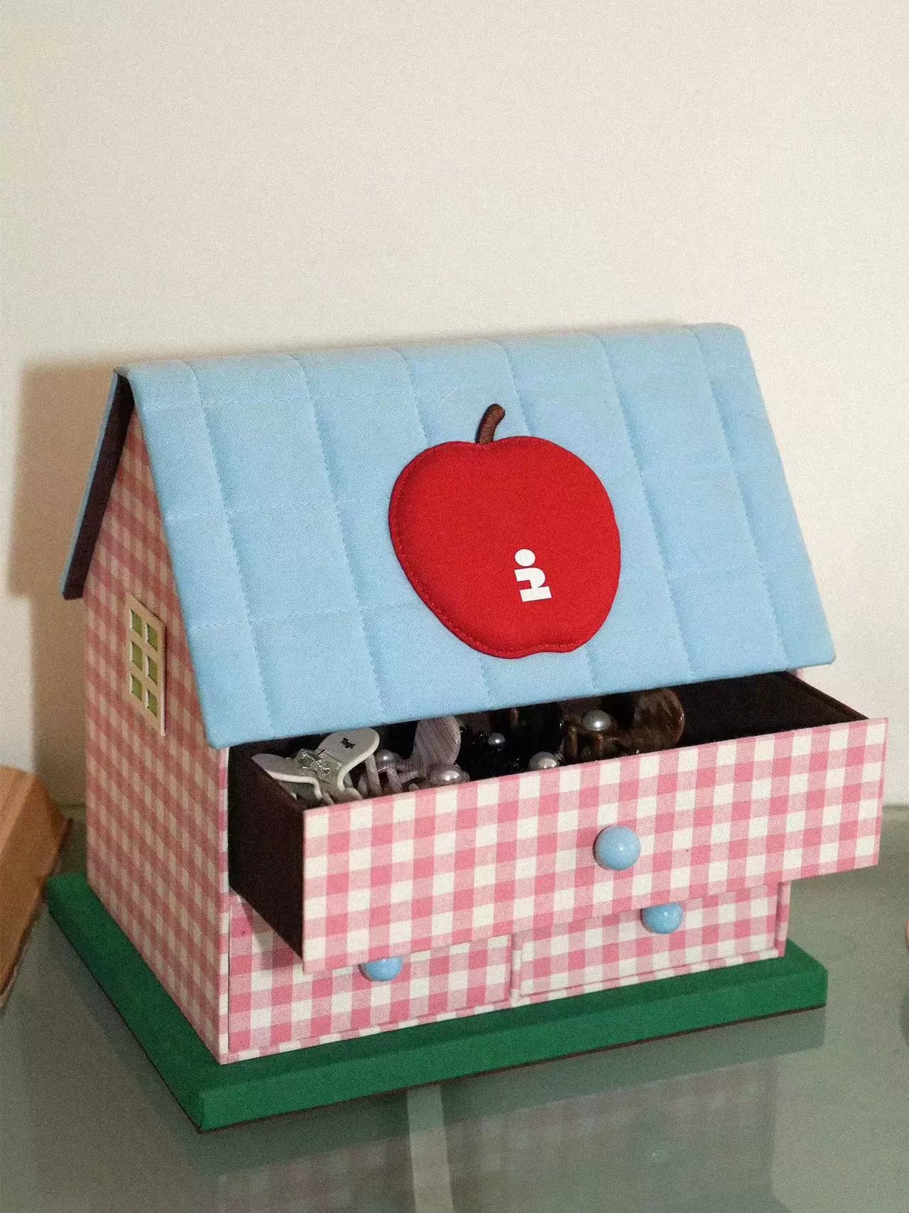 apple house storage box