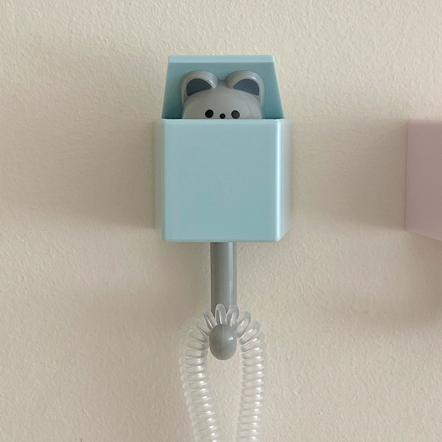 animal peekaboo hanger