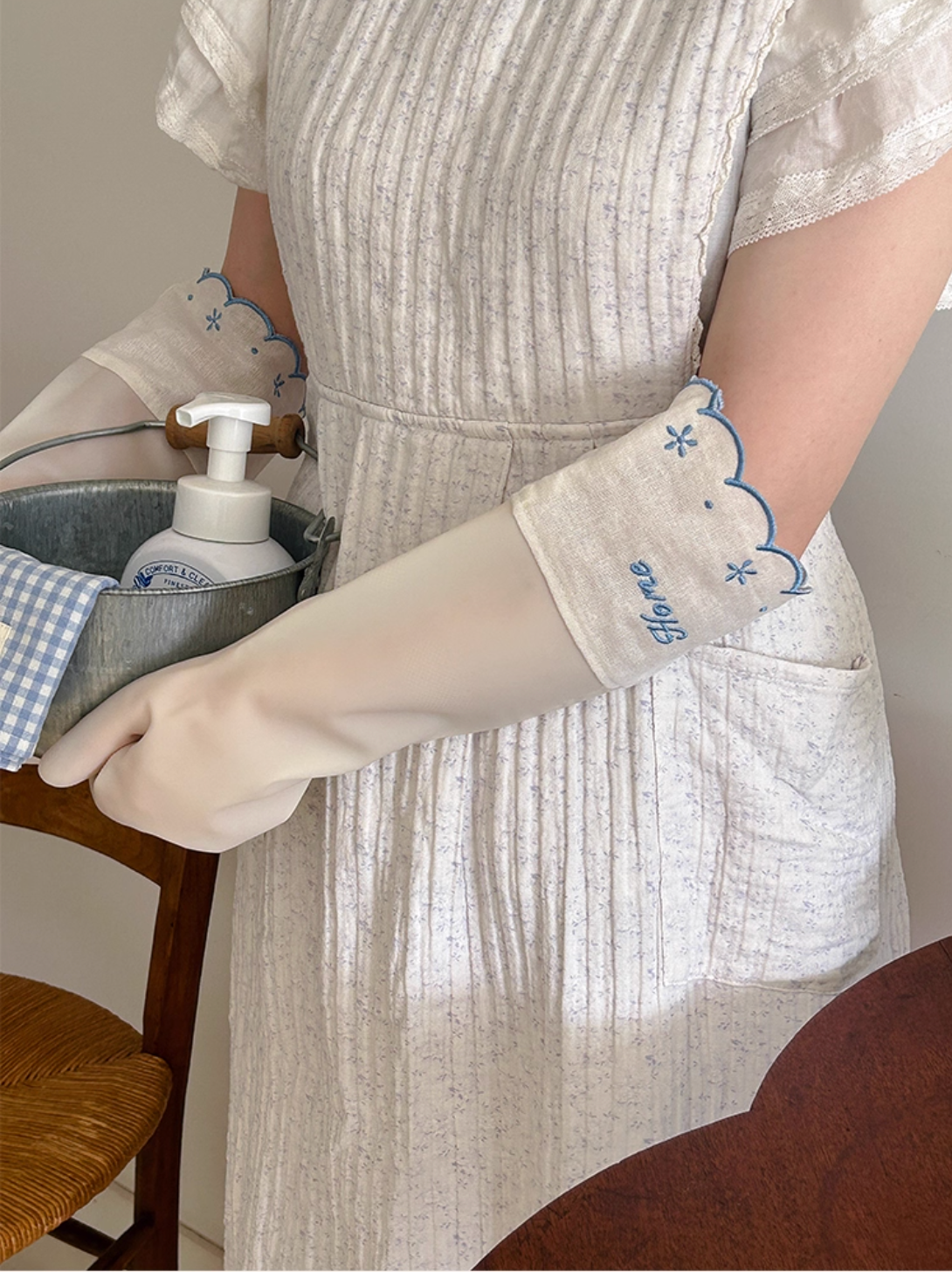 embroidered lace trimmed kitchen gloves