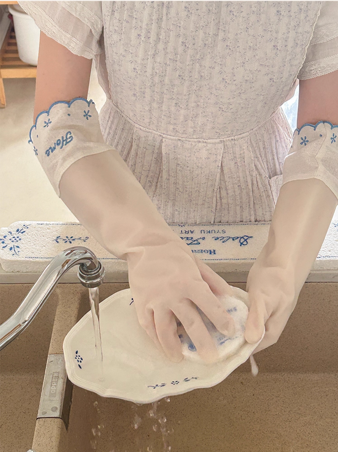 embroidered lace trimmed kitchen gloves