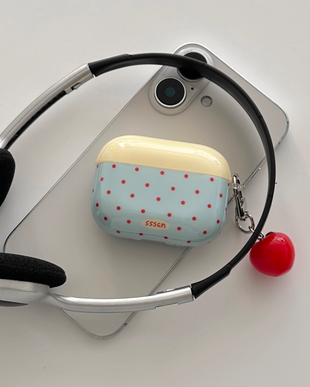 blue polka dots two-tone airpods case