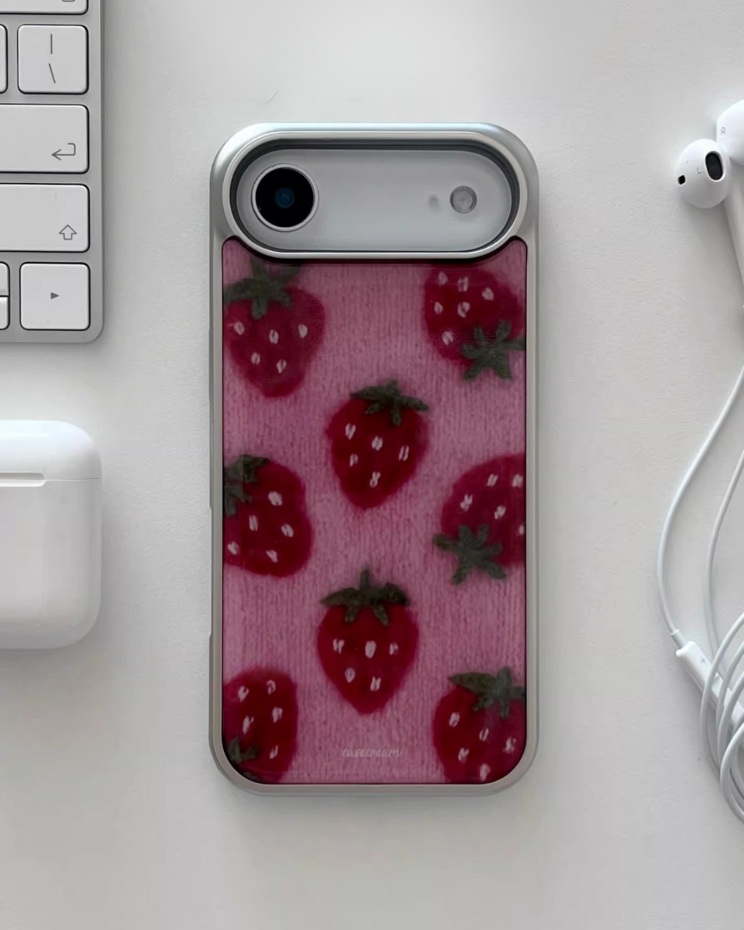 knitted strawberry phone case 🍓