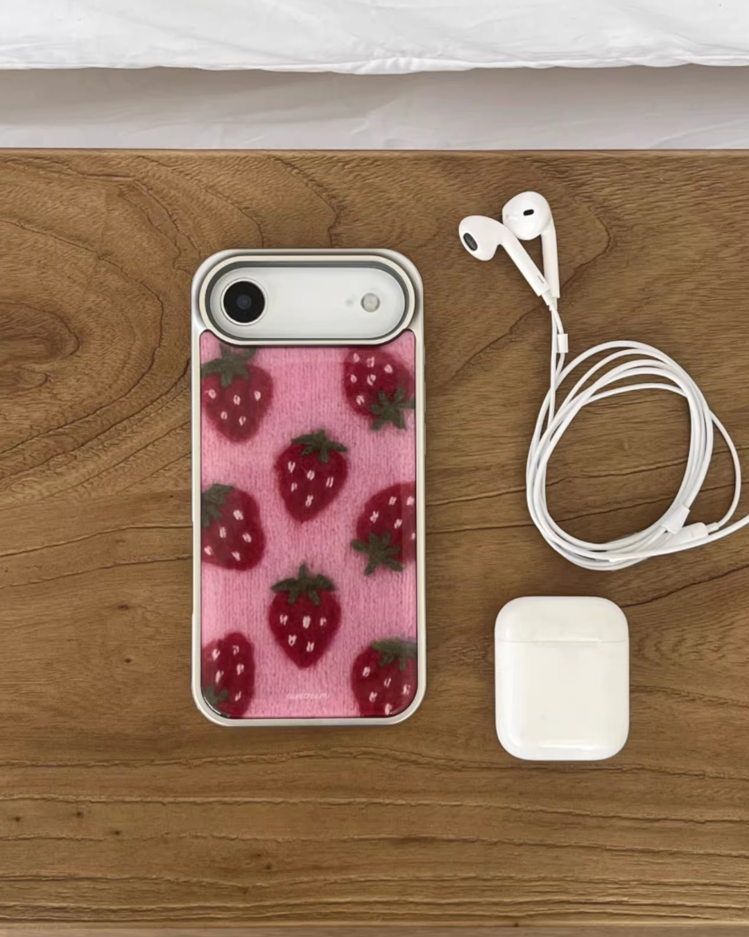 knitted strawberry phone case 🍓