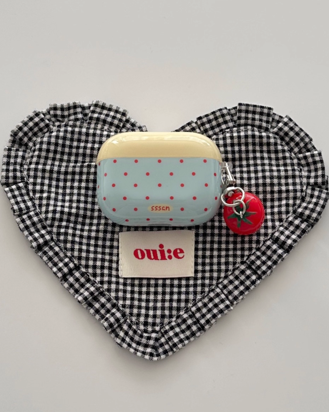 blue polka dots two-tone airpods case