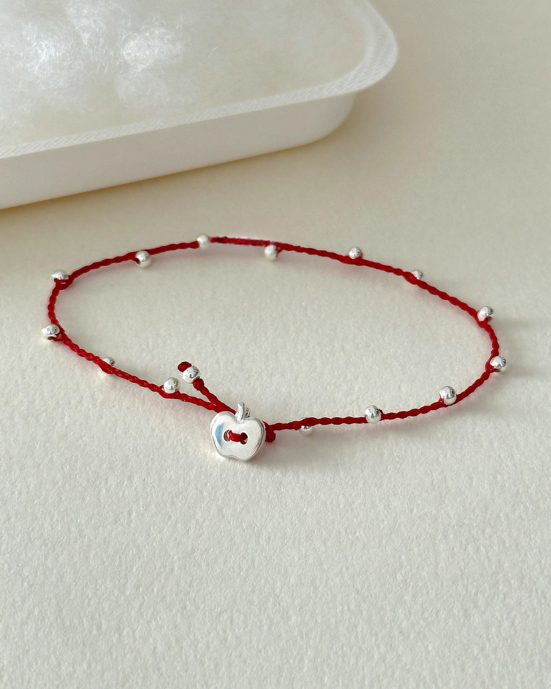 apple red thread bracelet