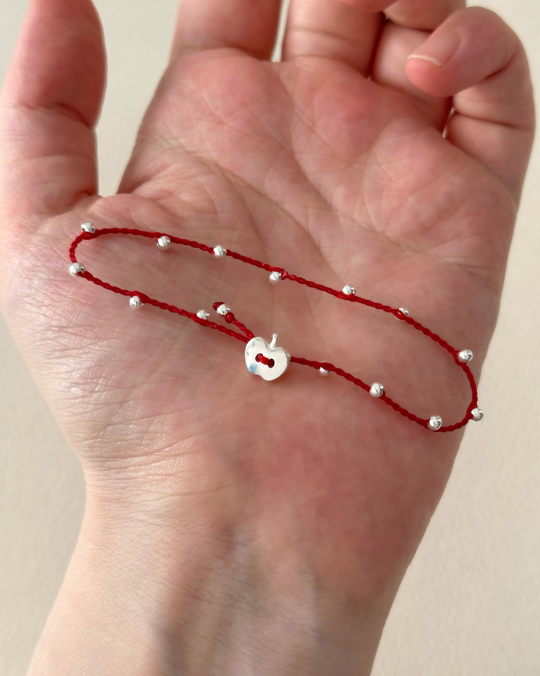 apple red thread bracelet