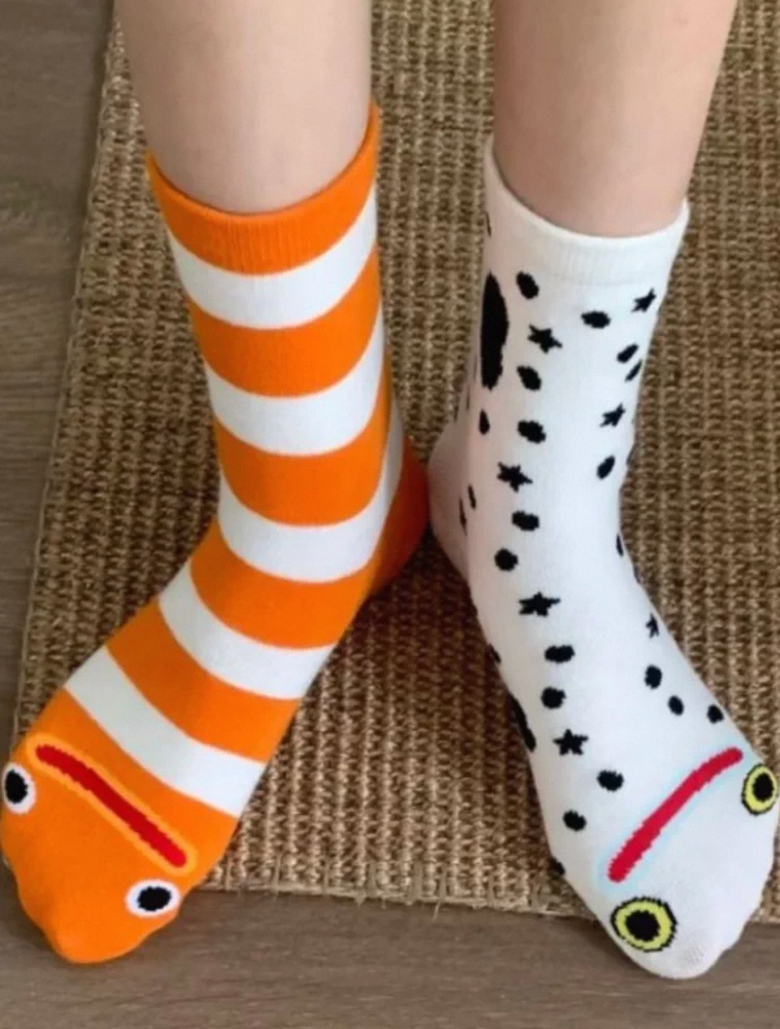 googly eyes worm socks