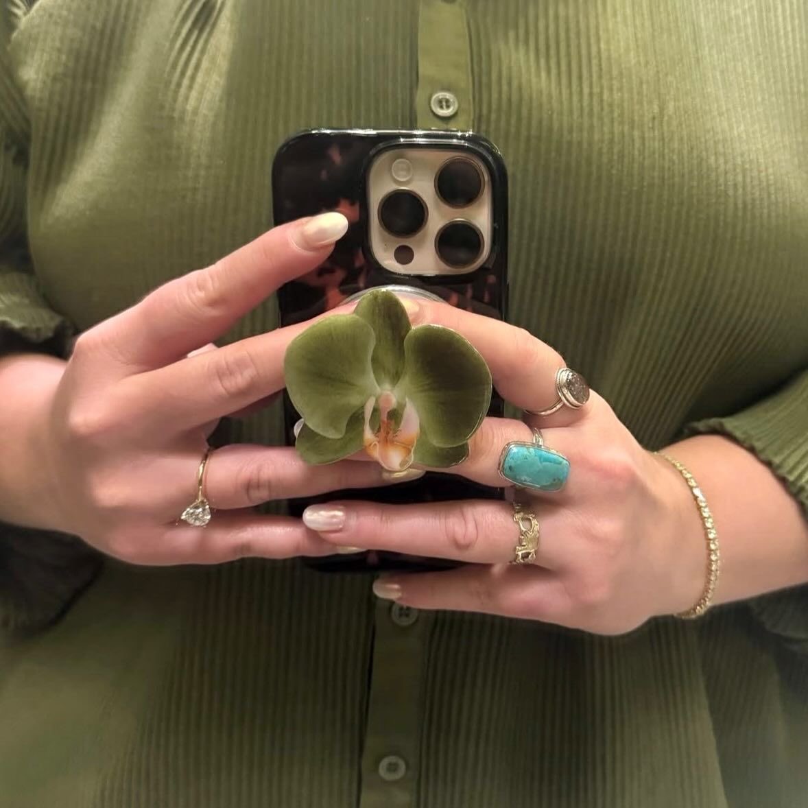 green orchid popsocket