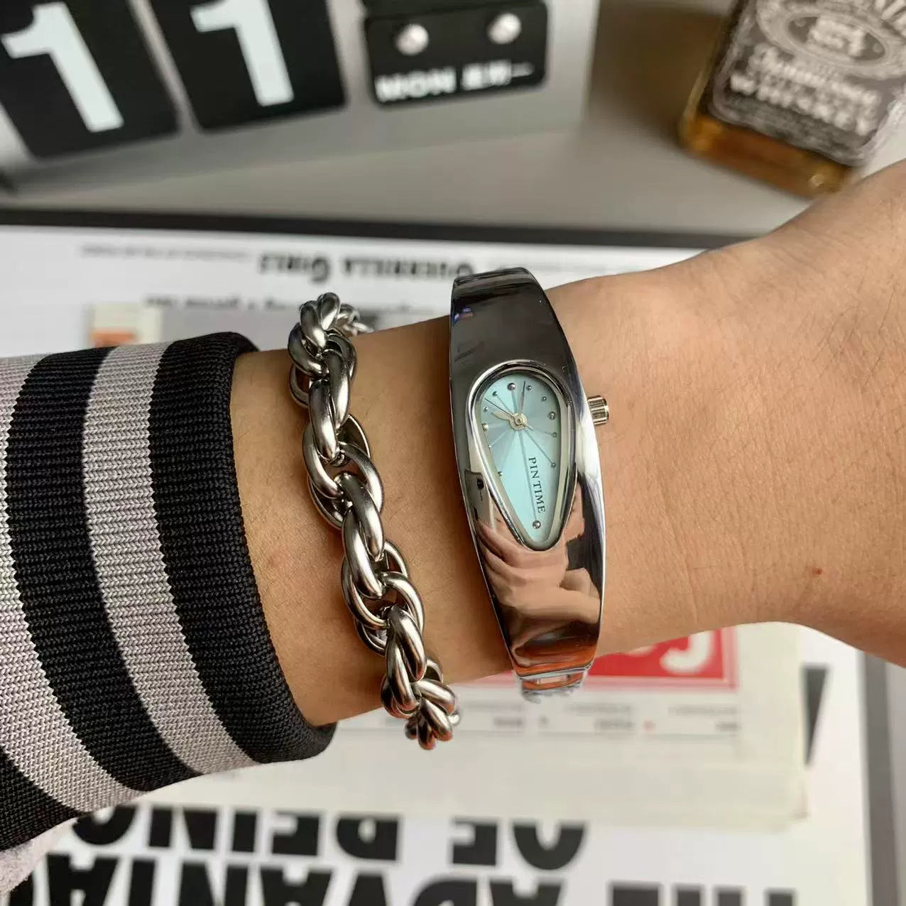 teardrop analog watch