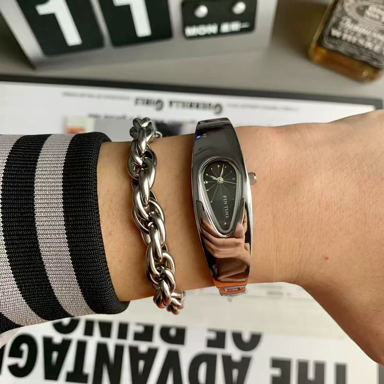 teardrop analog watch