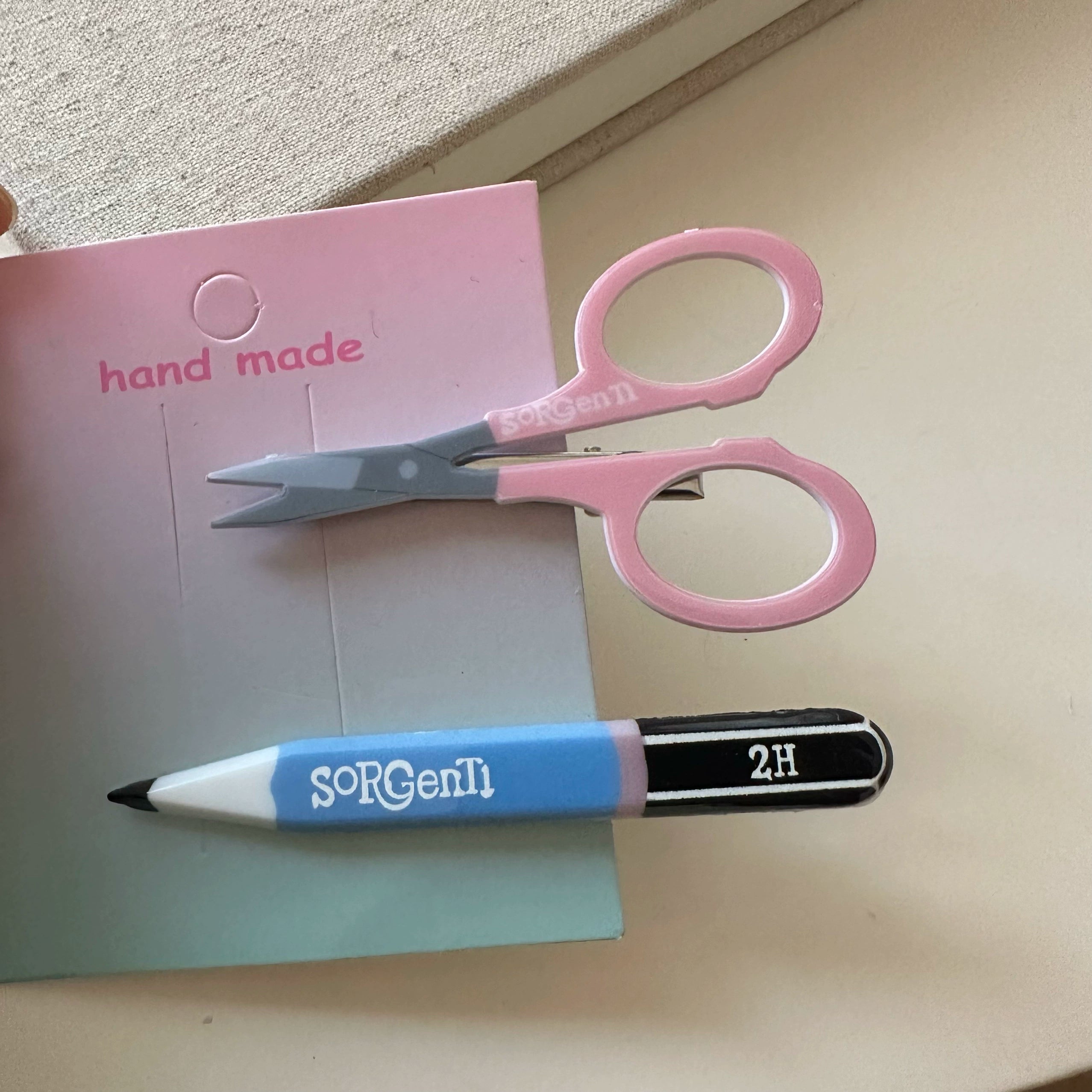 cute stationary hairclips ✏️✂️