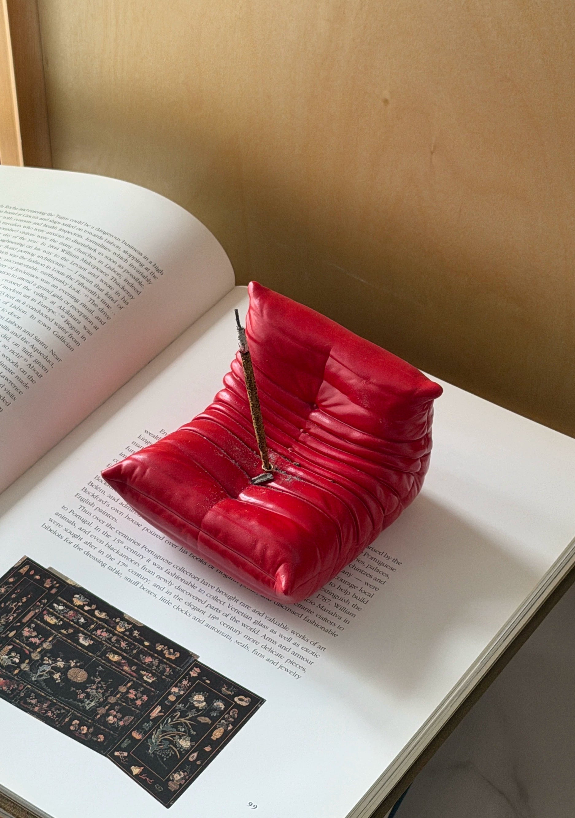 pleated sofa incense holder