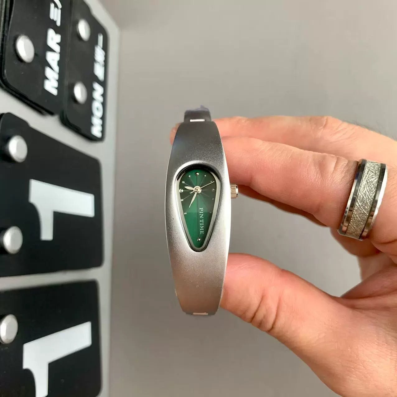 teardrop analog watch