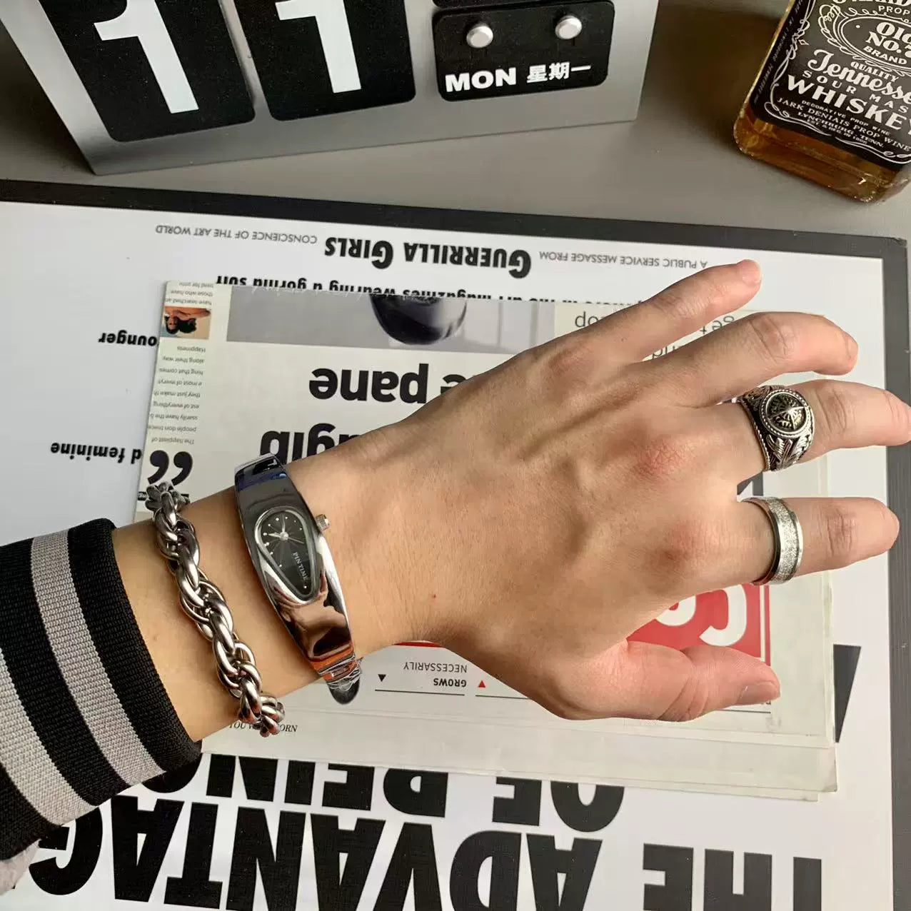 teardrop analog watch