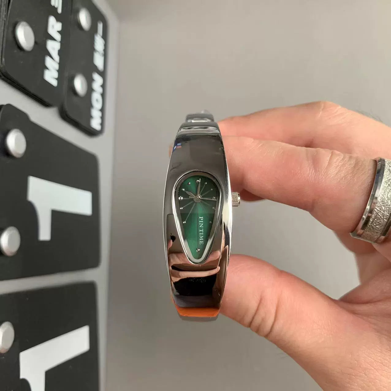 teardrop analog watch
