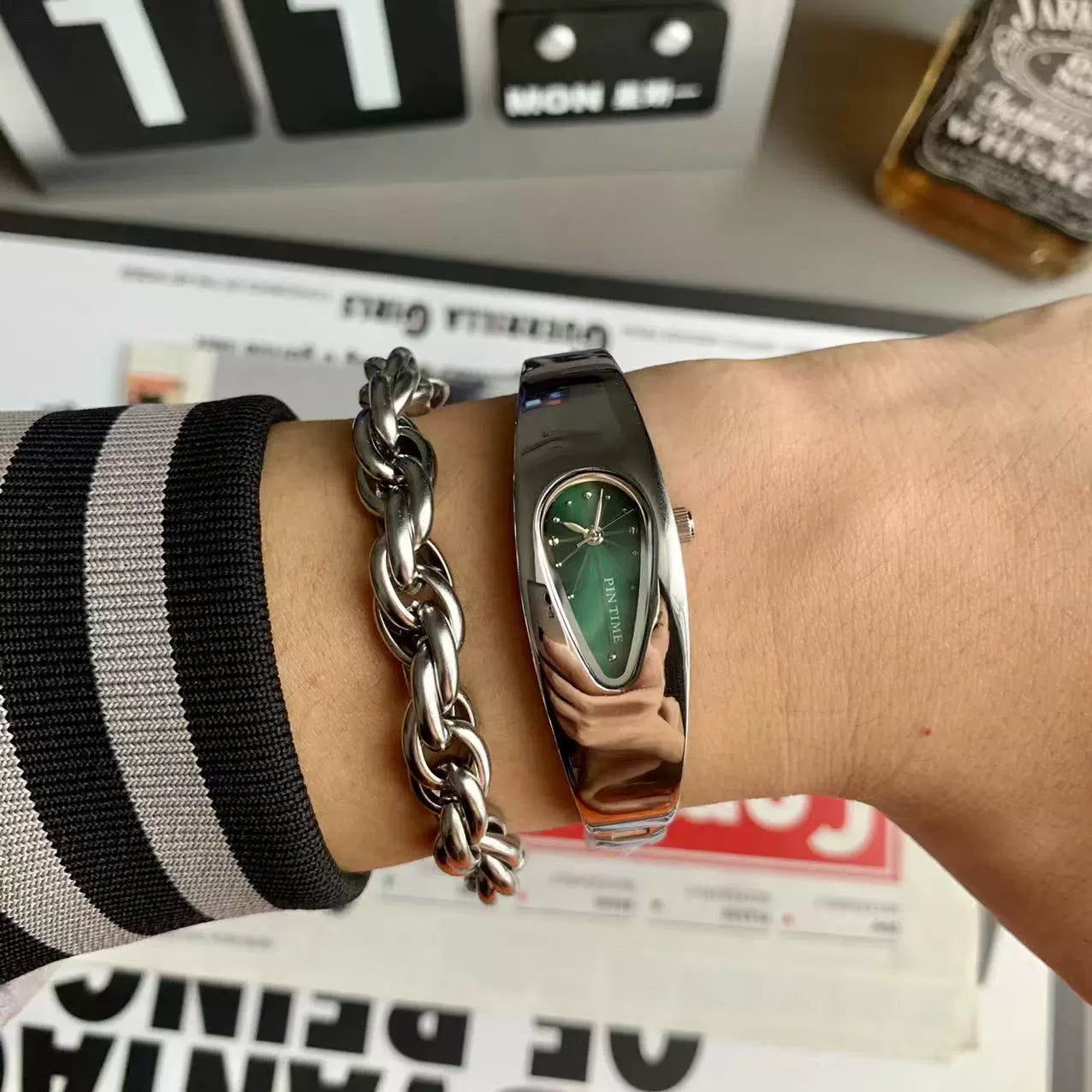 teardrop analog watch