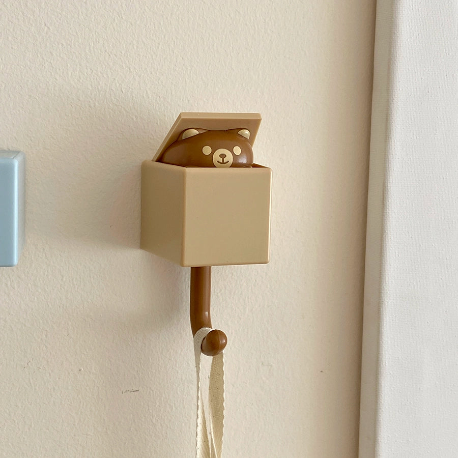 animal peekaboo hanger