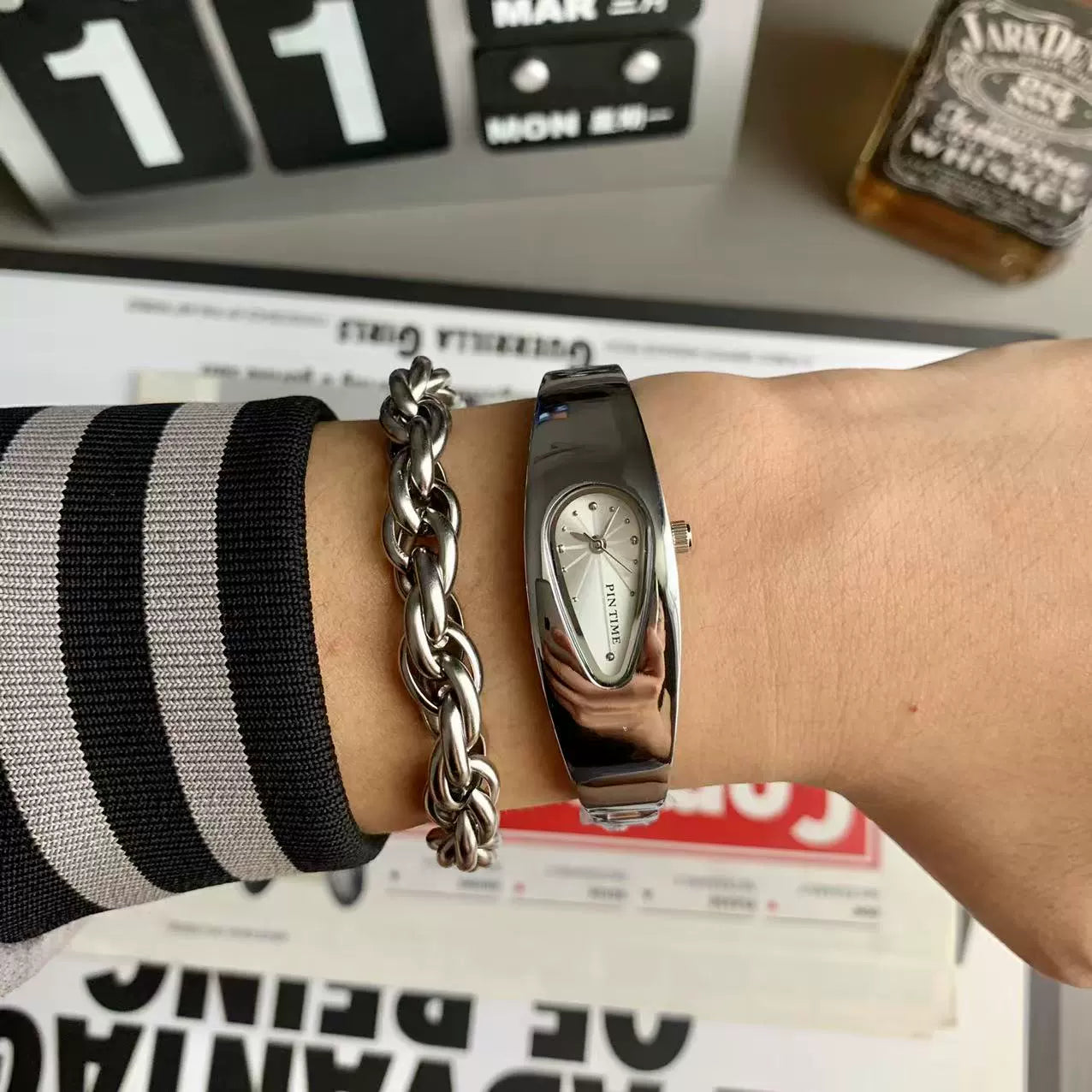 teardrop analog watch