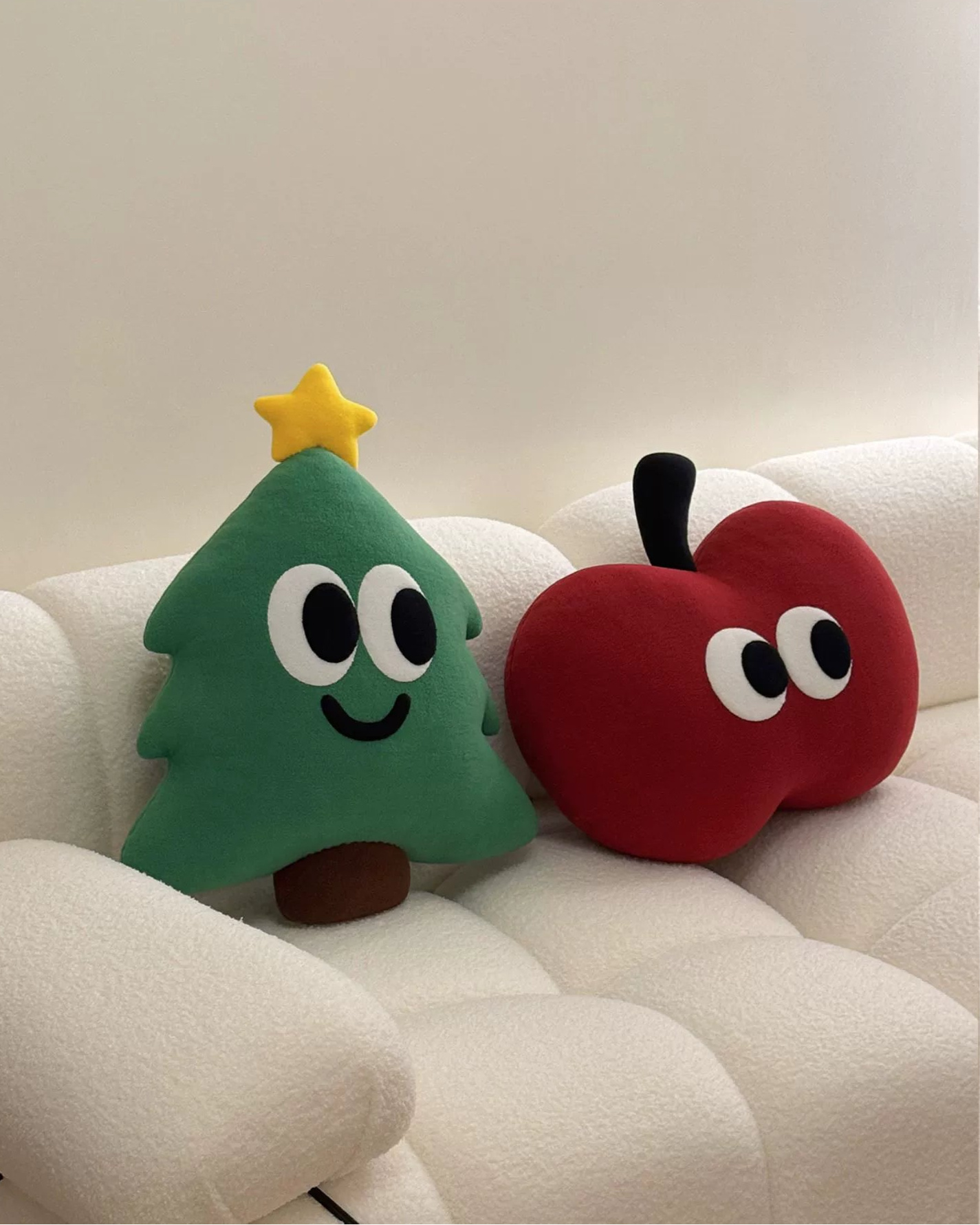 red apple cushion 🍎👀
