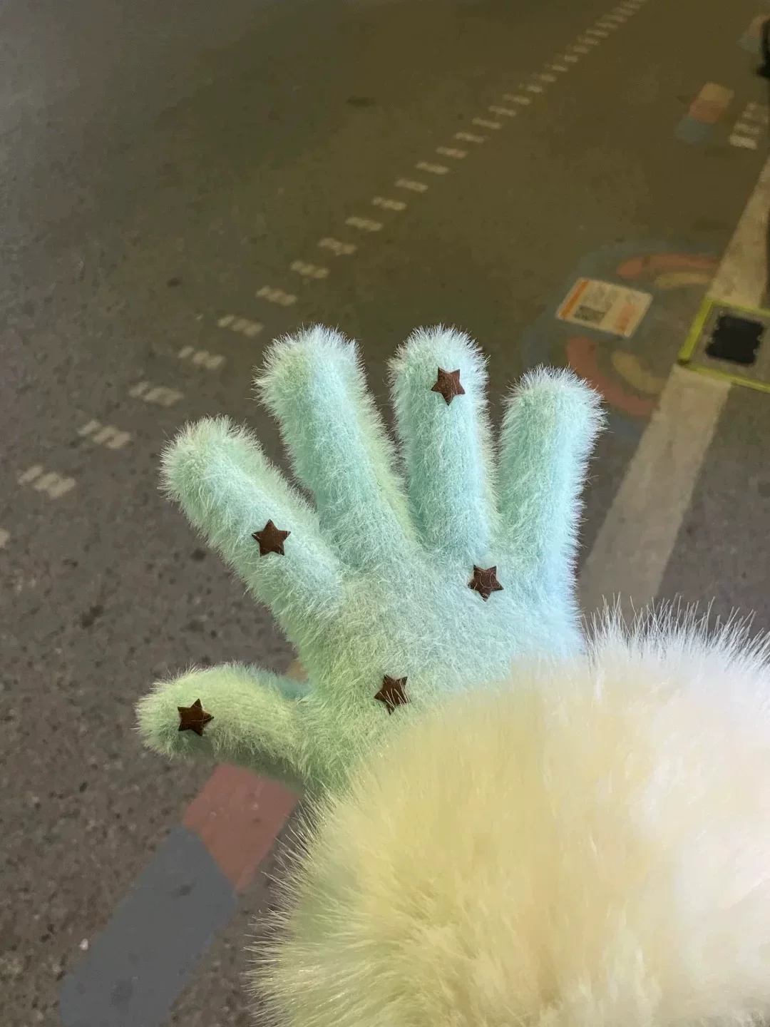 mint chocolate chip gloves